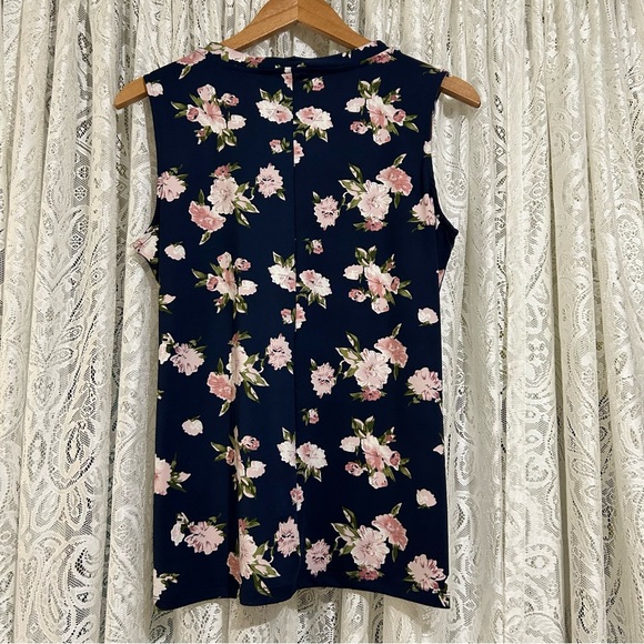 Harve Benard navy floral sleeveless tunic tank top. - Picture 2 of 6